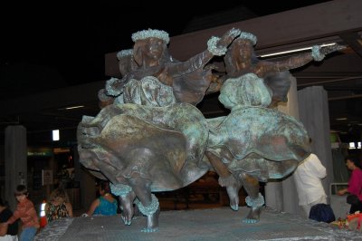 Kona Airport statues