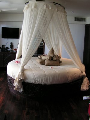 The bed... only for angels ;-)