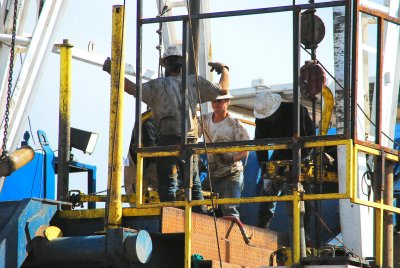 Daylight Crew on Drilling Rig and PV as Seen From Butler Rd 0821.jpg