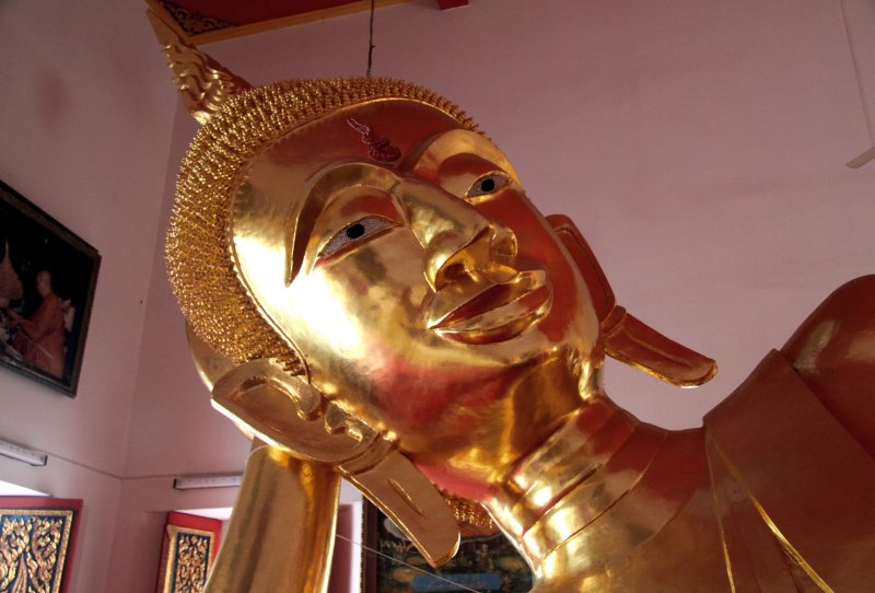 Bangrak District:  Wat Kaeo Cham Fa