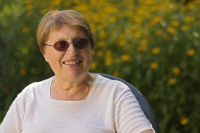 Mamie est heureuse de visiter Antoine
