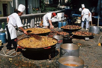 Paella. How it is done in Catalonia.