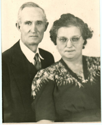 lucymcphersonandhusband-16dec1944.jpg