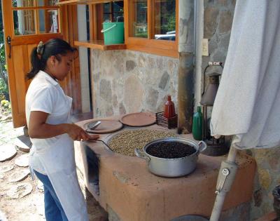  Rancho San Cayetano: Tostando Cafe3