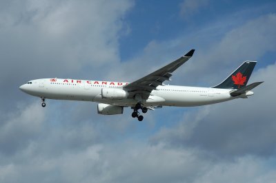 Air Canada   Airbus A330-300 C-GHLM