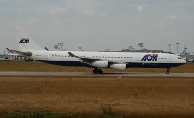 AOM Airbus A340-300 F-GTUA