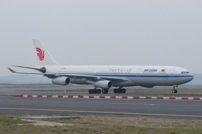 Air China Airbus A340-300 B-2385