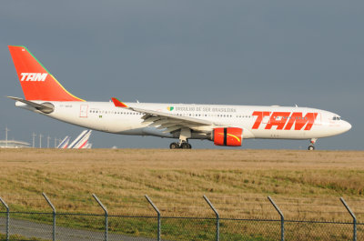 TAM Airbus A330-200 PT-MVB Old colour scheme