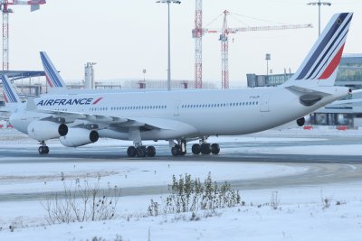AIRFRANCE  Airbus A340-300 F-GLZK new colours on a white winter day in CDG