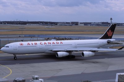Air Canada Airbus A340-300 C-FYKZ Old colours