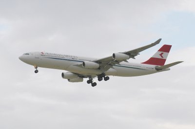 Austrian Airbus A340-200 OE-LAG