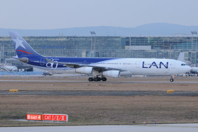 LAN Airbus A340-300 CC-CQE 80 anos