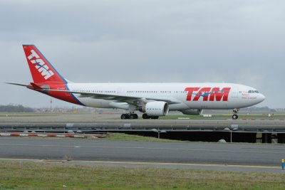 TAM Airbus A330-200 PT-MVQ