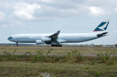 Cathay Pacific Airbus A340-300 B-HXN