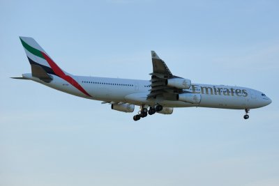 Emirates Airbus A340-300 A6-ERR