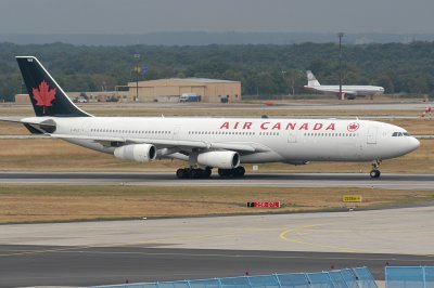 Air Canada Airbus A340-300 C-FYLC Old colours