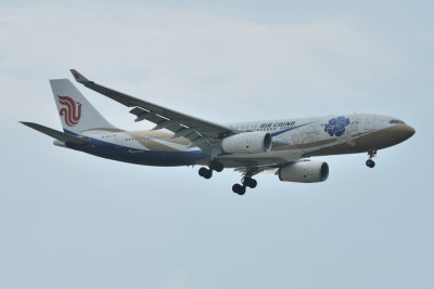 Air China Airbus A330-200 B-6076 Blue and gold