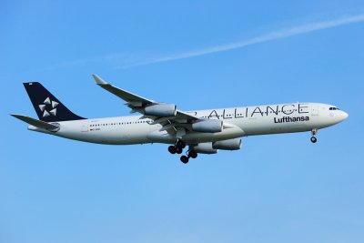 Lufthansa   Airbus A340-300  D-AIGC
