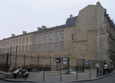 Phillippe Auguste wall near Jardin St-Paul