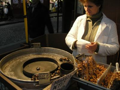 g3/58/642258/3/56747111.Feb7thMonresized300RoastedChestnutsonthecornerofruedeSteinkerquebddeRochechouart.jpg