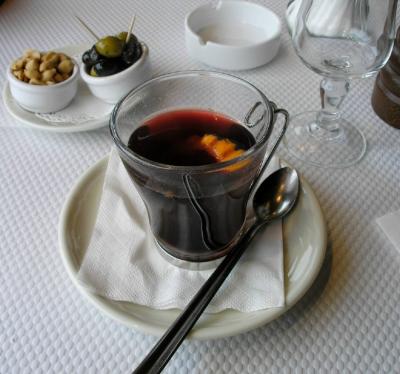 Steaming vin chaud