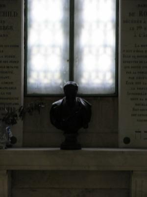 Rothschild's crypt - bust inside