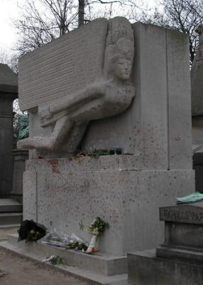Much loved grave of Oscar Wilde