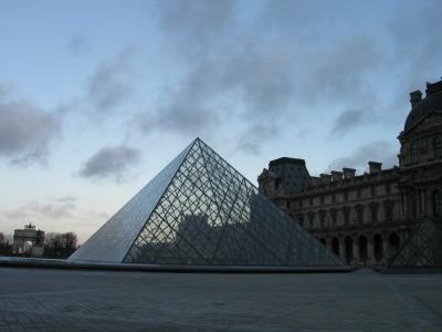 Cour Napoleon - Io Ming Pei Pyramide