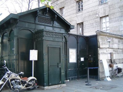 Entrance to les Catacombs