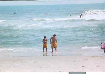 g3/59/471259/3/52973313.boysatbeachsm.jpg
