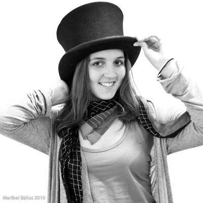 (365 - 297) Una mujer con sombrero