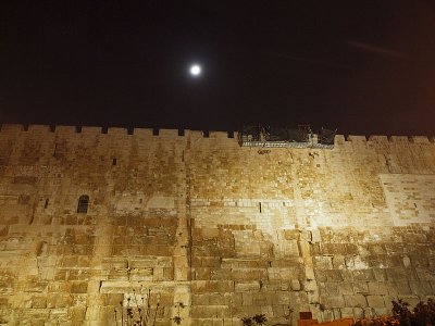 wall night moon1.jpg