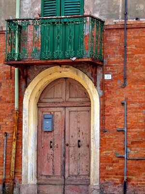 com - P5011017 doorway.jpg