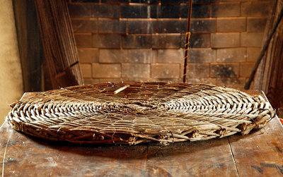 com - P5021088 straw mat.jpg