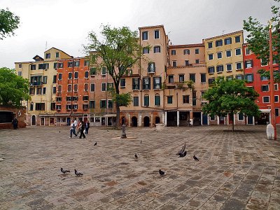 ven - P5031148 ghetto plaza.jpg