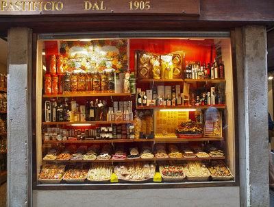 ven - P5031174 sweets shop.jpg