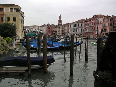 ven - P5040029 gondolas parked.jpg