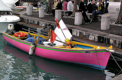 sir - P5060083 pink boat.jpg