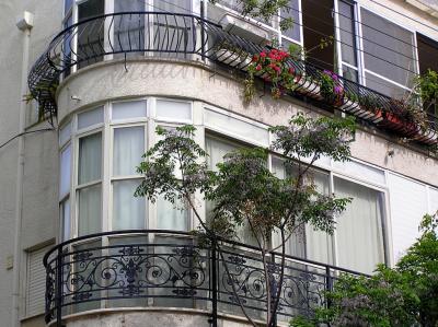 curvedwindow.JPG