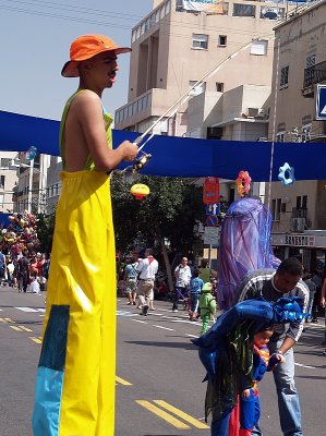 stilts yellow.JPG