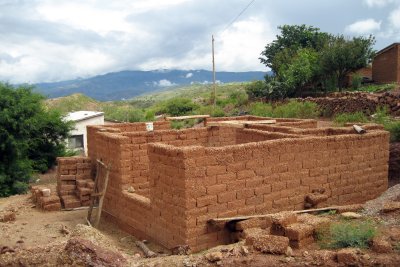 House under construction at Aramasi