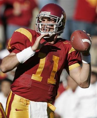 Matt Leinart looks for a target.jpg