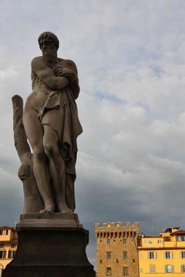Ponte Santa Trinita statue