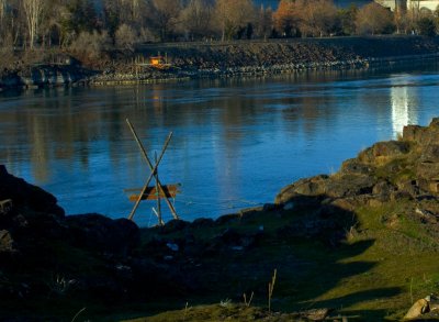 Fishing-at-The-Dalles-Dam.jpg