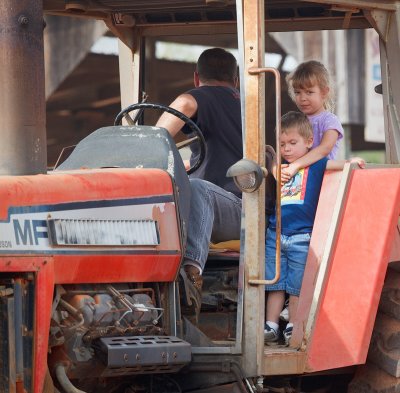 Antique Tractor Pull 102.jpg