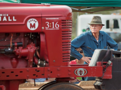 Antique Tractor Pull 150.jpg