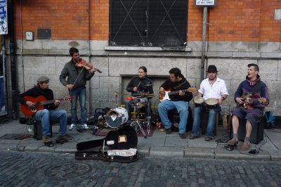 A nice band in Temple Bar (video)