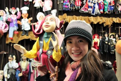 Emily and marionettes 艾蜜莉與小木偶