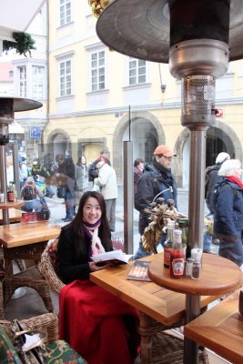 heater & blanket when on-street eating 路邊用餐的暖爐跟毛毯