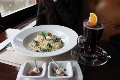 Having risotto on the boat 在船上吃的義大利燉飯